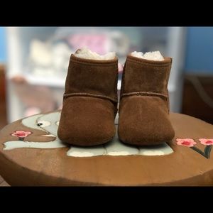 Baby Girl Uggs w/ Bow